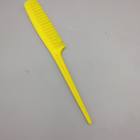 Tupperware Other - Tupperware Comb 8" Hair Teaser Rat Tail Mold #61 Yellow